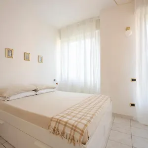 https://apt-monolocale-farini.emilia-romagnahotels.net